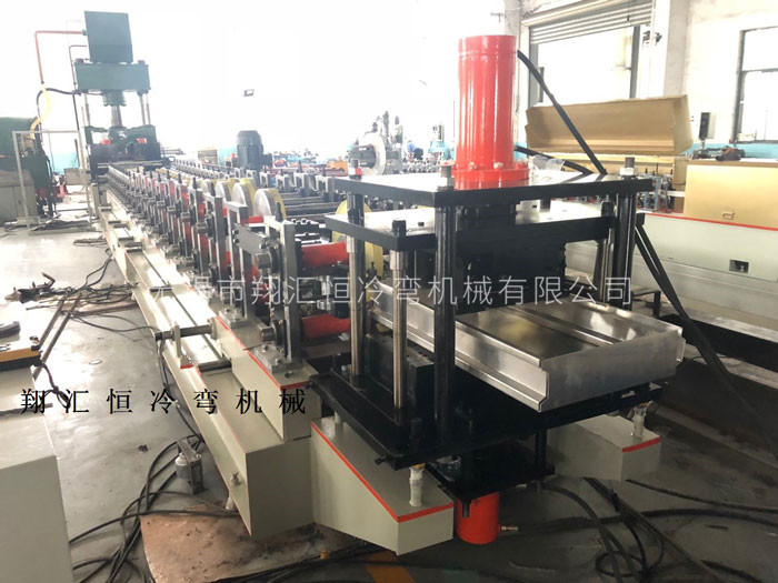 鋁吸音板（bǎn）成型機